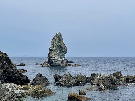 上立神岩（かみたてがみいわ）・沼島